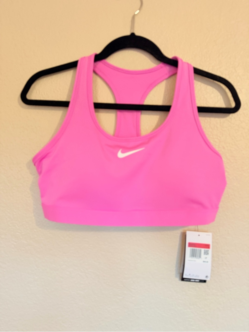 NWT Women’s Nike padded sports bra pink L
